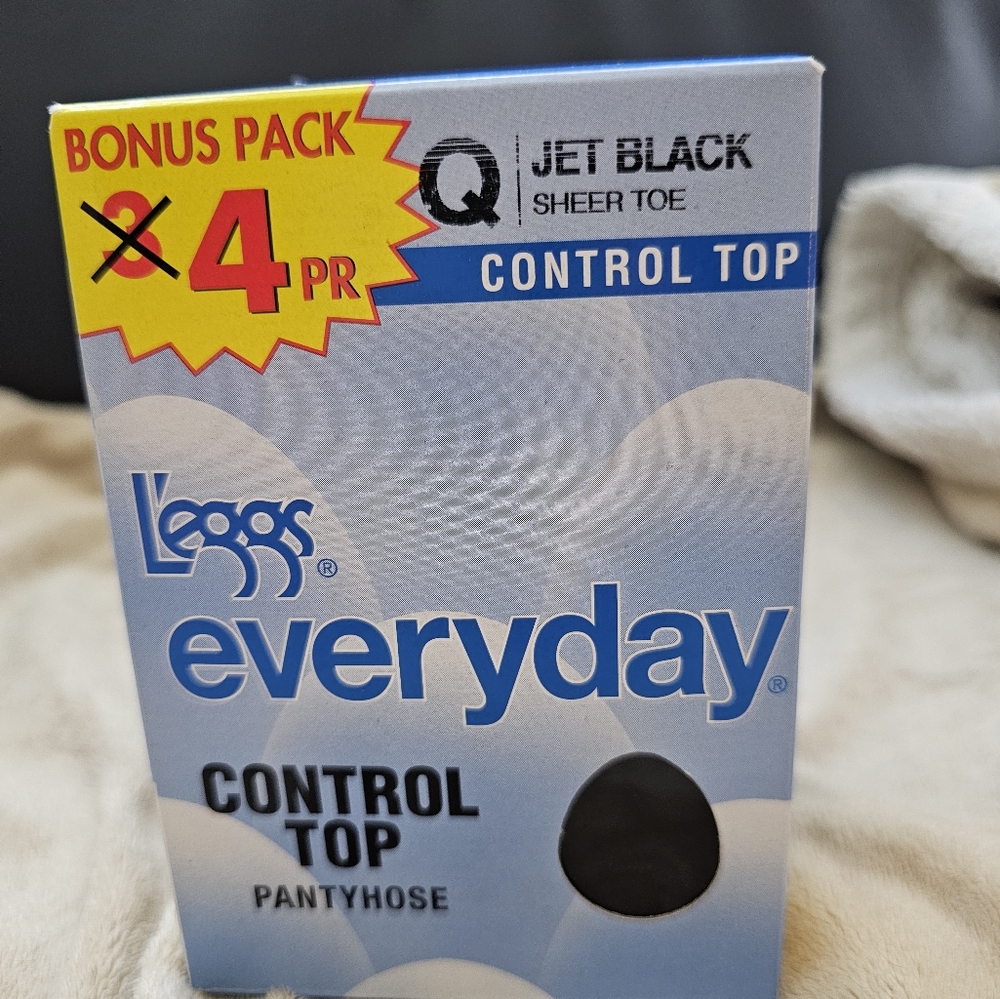 Vintage L'eggs Everyday Control Top Pantyhose - Jet Black. Size Q. - Picture 2 of 5